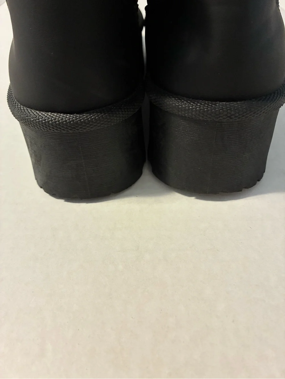 Charlotte Russe Black Puffer Platform Ankle Boots Booties Women’s size 9